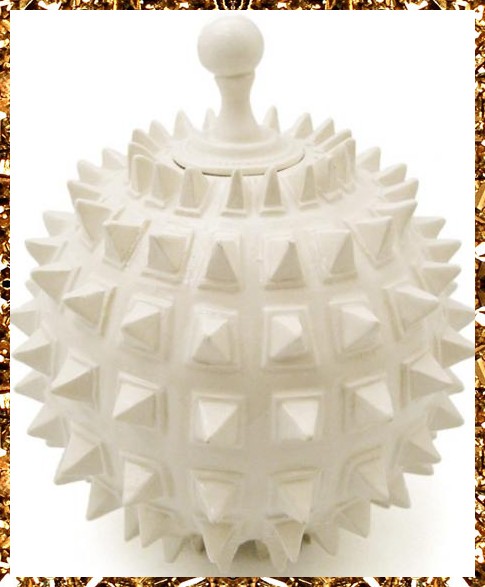 Limited edition ceramic bomb pot. A unique decorative object by Atelier Polyhedre at Kingdom of Razz art concept store.